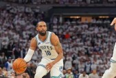 《NBA2K18》游戏弧顶双掩护进攻战术图文教学（打造高效进攻）