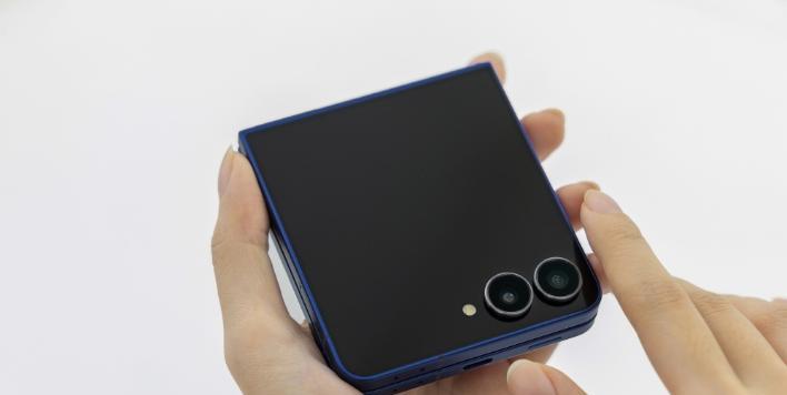 三星 Galaxy Z Flip7：握在掌心的 AI 旗舰  第3张