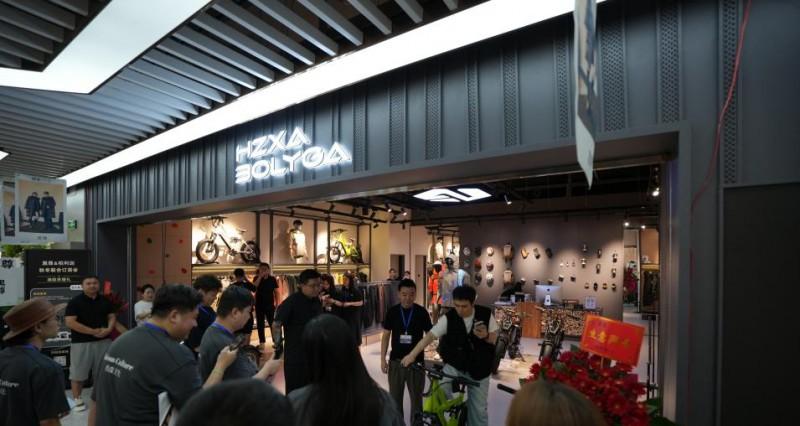柏利迦&黑尊联名店惊艳亮相，解锁「户外出行」破局背后的新财富密码  第2张