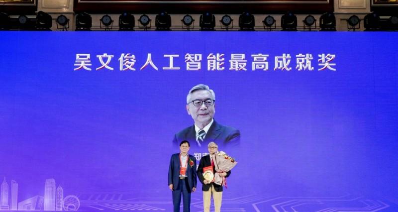 吴文俊：以数学机械化照亮 AI 之路，精神薪火照亮创新征程  第5张